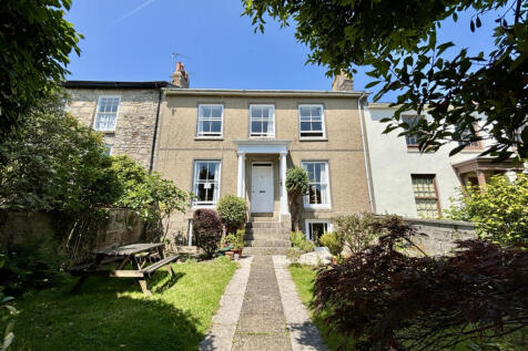 6 Bedroom Mid Terrace House for Sale