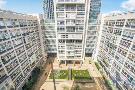 Smart, spacious two double bedroom flat to rent in Metro Central Heights, Elephant and Castle, London, SE1. This extremely spacious two double bedroom flat on the 7th floor of this well maintained bui