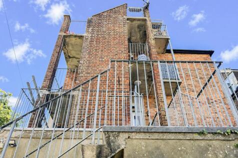Rear access to the flat