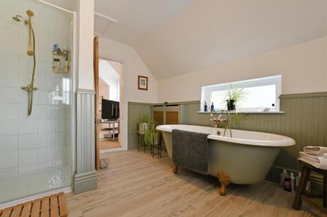 5 bed, 3 bath Detached in Sheffield - Photo 22
