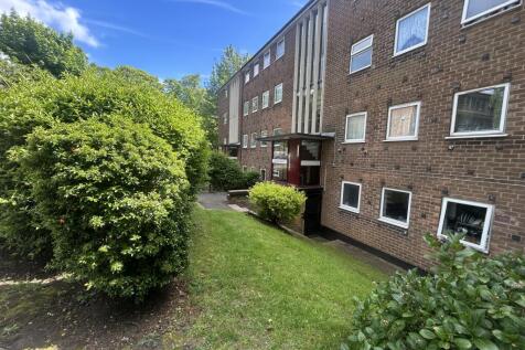 A top floor flat within walking distance to the High Street offered unfurnished - available now.