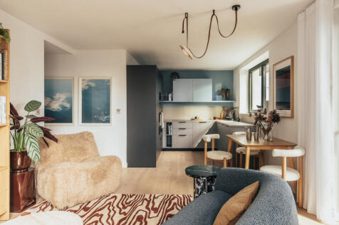 2 - Living room.jpg