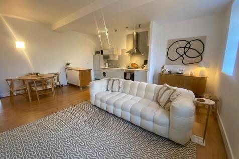 LOUNGE KITCHEN DINER 2.jpg