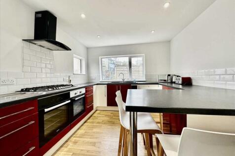5 Bedroom House in PL4 6JA