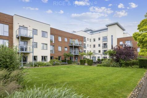 A well-presented one-bedroom retirement apartment exclusively for residents aged 70 and over. The property features a private balcony, a bright and comfortable living area, and a modern kitchen. There