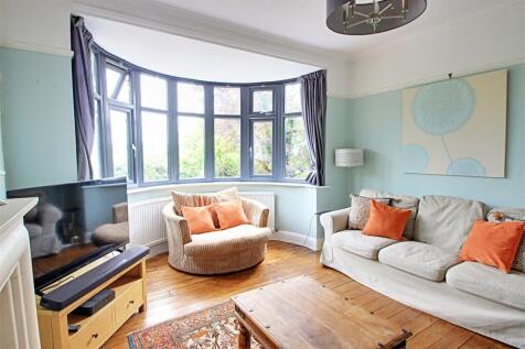 Living Room 1.jpg