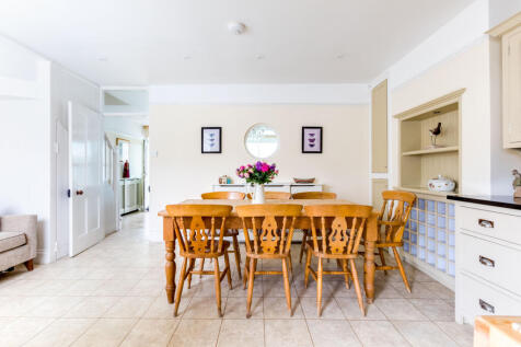 64db436f54c46_Merlin¿s View-30