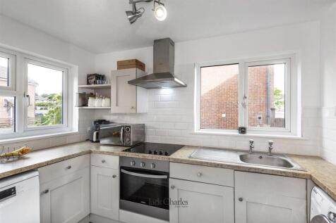 5 Hawthorn Walk, TN2 3UH 004.jpg