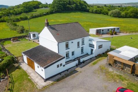 3 bed detached house for sale Caer Ysgol Farm, To