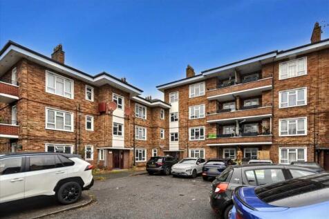 Situated on the top floor of a purpose-built development, this well-presented one-bedroom flat benefits from a south-facing balcony and is available immediately. The accommodation comprises an entranc