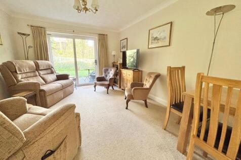 SITTING / DINING ROOM