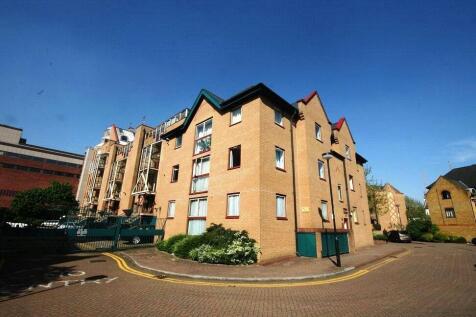SPACIOUS TWO BEDROOM APARTMENT | PRIME SHADWELL LOCATION | EXCELLENT TRANSPORT LINKS **ZERO DEPOSIT OPTION AVAILABLE** Situated within the popular China Court development, this well-presented two-bedr