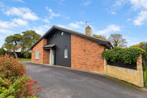 5 Bedroom House in PE28 4BQ