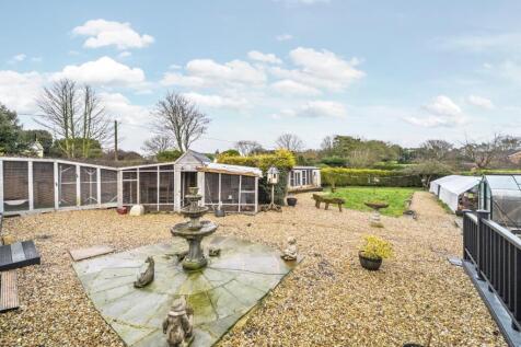 REAR GARDEN.jpg