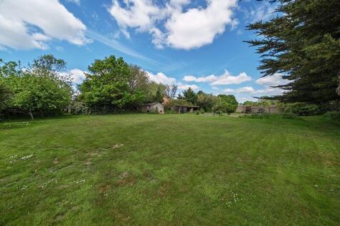 Extensive Rear Lawn and Gards