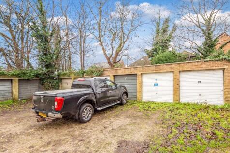 Garage in Block