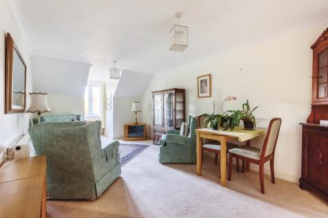 Living Room / Dining