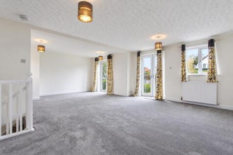 3 Bedroom House in WA13 9ED