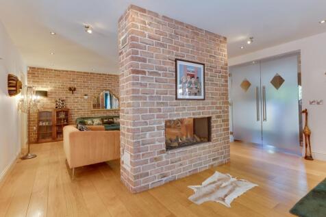 KITCHEN, SITTING ROOM AND LOUNGE/DINING ROOM