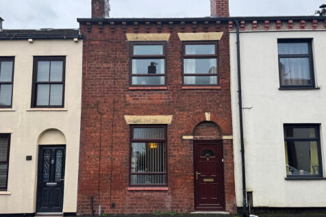 2 bed terraced house for sale Lancaster Road, Hin