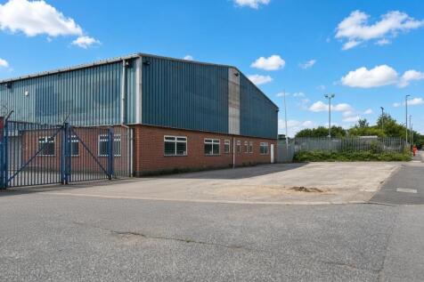 Warehouse to rent in worksop
