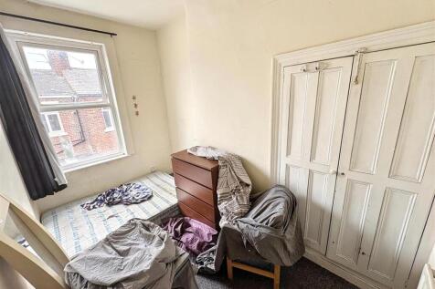 Bedroom 2 (12).jpg