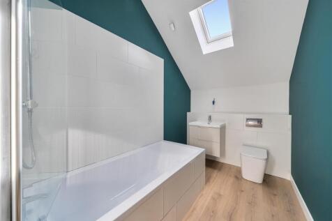 Family bathroom.jpg