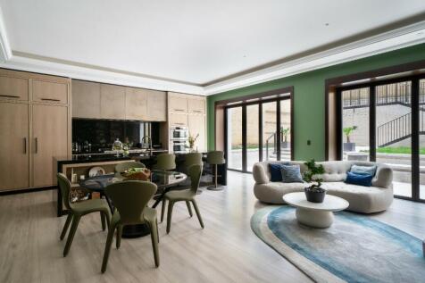 7 bed, 8 bath Town House in London - Photo 5