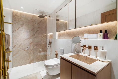 7 bed, 7 bath House in London - Photo 21