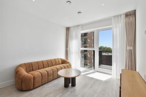Welcome to this charming apartment located at 7 Capital Interchange Way in the vibrant area of Brentford. This delightful property offers a perfect blend of comfort and convenience, making it an ideal