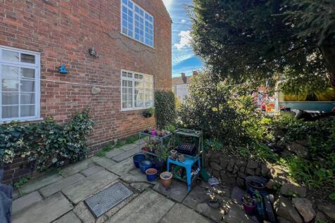 GARDENS & PARKING