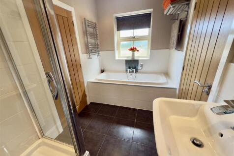 Jack and Jill En-suite