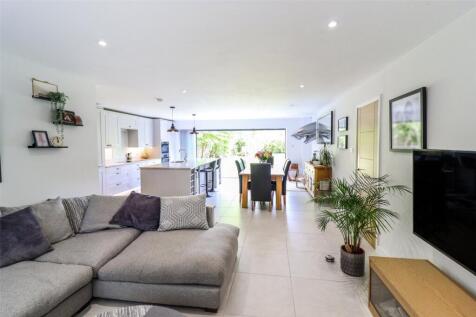 Kitchen/ Living Area