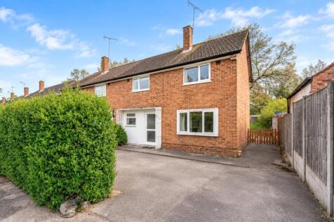 3 Bedroom Terraced in GU21 4TH