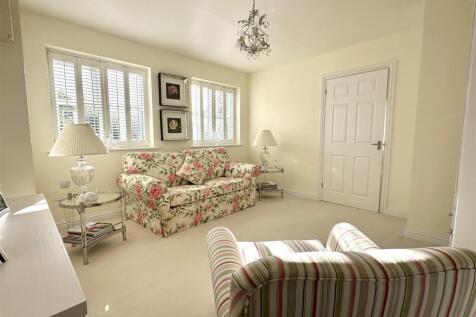 versatile bed 3/family room