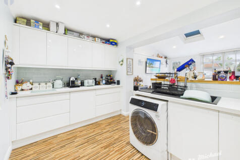 CAM03852G0-PR0429-STILL015