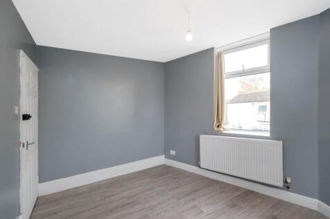 65 Woodford Road-5.jpg