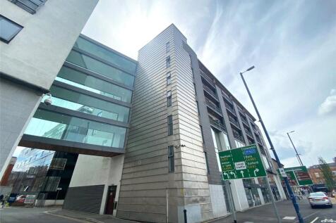 AVAILABLE SEPTEMBER. The Philip James Partnership are proud to present this two bedroom apartment in Express Networks. Situated a few minutes walk from Piccadilly Gardens, this third floor apartment i