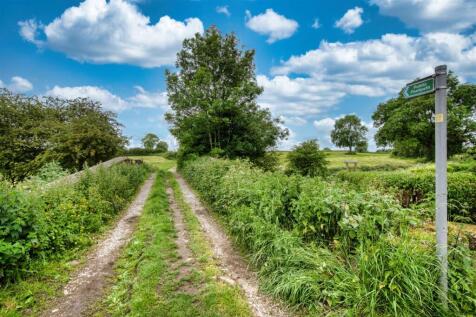 Public footpath opposite.jpg