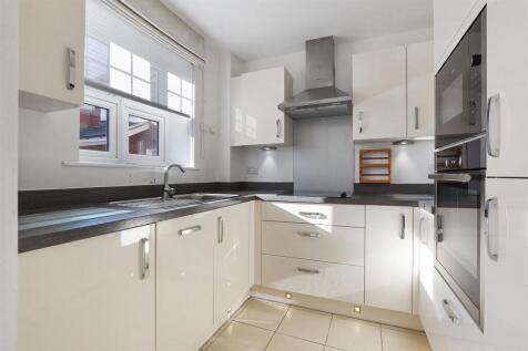 09-04d7GCMCS - 28 Mountbatten House - Kitchen -Ori