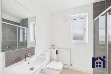 En suite to bedroom two