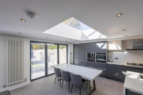 Open Plan Kitchen/Diner & Living Space