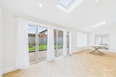 CAM01995G0-PR0387-STILL016