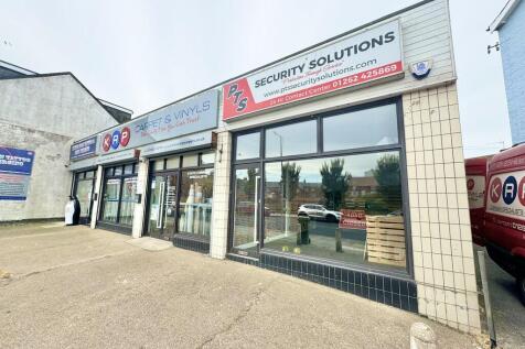 Retail Property (high street) to rent in bridlington