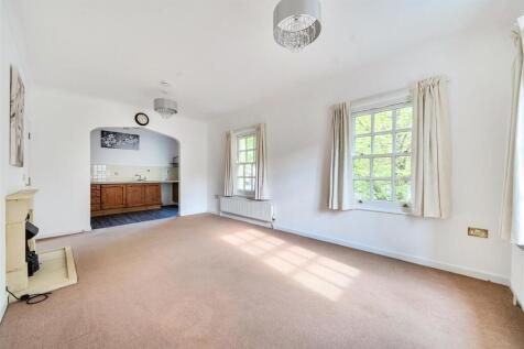 Sitting/dining room