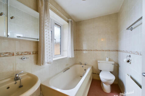 CAM02538G0-PR0110-STILL005