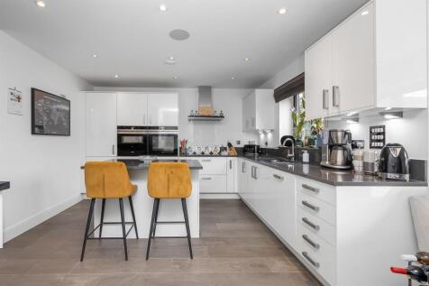 4 Purefey Close, Coton House Country Estate (3).jp
