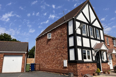 3 Bedroom End Terrace House For Sale
