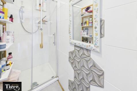 CAM02176G0-PR0579...