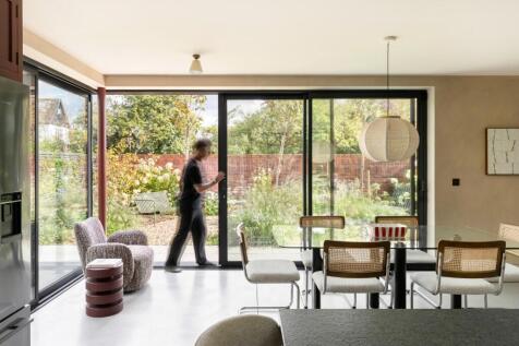 Kitchen/ Dining